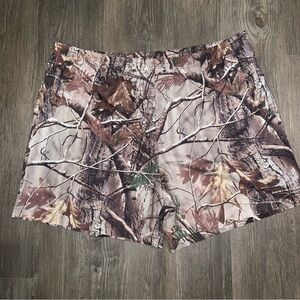 Columbia PFG Omni shade camouflage shorts w drawstrings
Sz Large